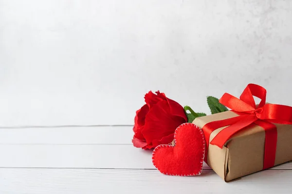 Red Gift Present Box Bow Ribbon Flower Rose Heart White — 图库照片