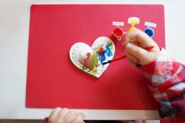 El yapımı sevgililer günü kalbi. Çocuk Ölümü, hobi konsepti, kendi ellerinle hediye. Sevgililer Günü dekorasyonu