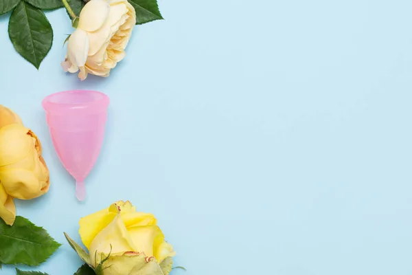 Pink Menstrual Cup Lies Blue Background Yellow Roses Flowers Copy — Stock Photo, Image