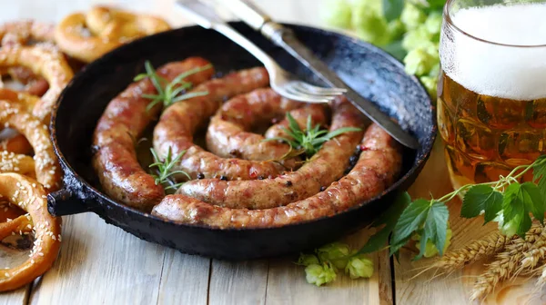 Fried Homemade Sausages Pan Table Oktoberfest Composition Sausages Beer Pretzels — Stock Photo, Image