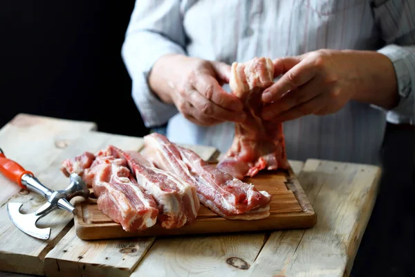 Chef Holding Raw Pork Ribs Preparing Ribs Cooking Hatchet Meat — Stock Photo, Image
