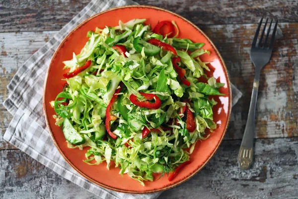 Frühlingssalat Mit Kohl Und Gemüse Gesunde Ernährung Vegane Ernährung — Stockfoto