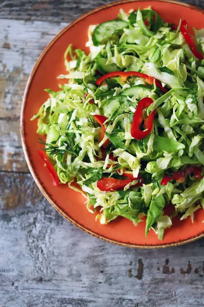 Salada Vitamina Saudável Com Repolho Fresco Salada Primavera Com Repolho — Fotografia de Stock