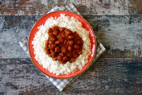 Veganer Curryreis Auf Einem Teller Weißer Reis Mit Curry Und — Stockfoto