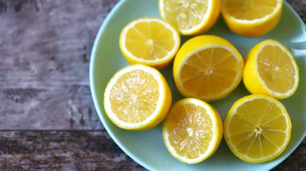 Plate Fresh Lemons Halved Lemons Plate Vitamins Concept — Stock Photo, Image