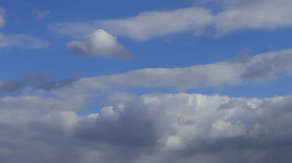 Блакитне Весняне Небо Білі Хмари Небо Хмарами — стокове фото