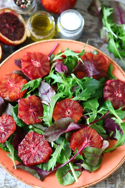 Salada Mistura Vegan Saudável Com Laranjas Vermelhas Salada Desintoxicação Refrescante — Fotografia de Stock