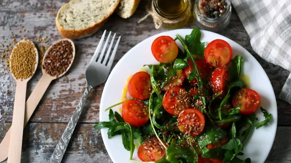 Υγιής Φρέσκια Σαλάτα Ρόκα Ένα Πιάτο Χορτοφαγική Δίαιτα Υγιή Τρόφιμα — Φωτογραφία Αρχείου