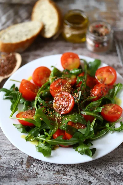 Salada Saudável Com Rúcula Tomate Cereja Sementes — Fotografia de Stock