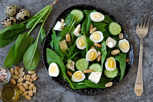 沙律与菠菜 鹌鹑蛋和花生 Keto Salad 健康饮食 — 图库照片
