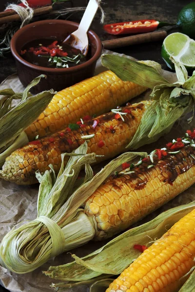 Grilled Corn Cobs Paper Spicy Sauce — Stock Photo, Image