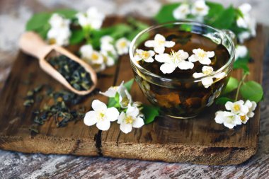 Yasemin çiçekli taze yasemin çayı..