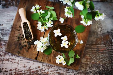 Yasemin çiçekli taze yasemin çayı..