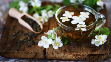 Yasemin çiçekli taze yasemin çayı..