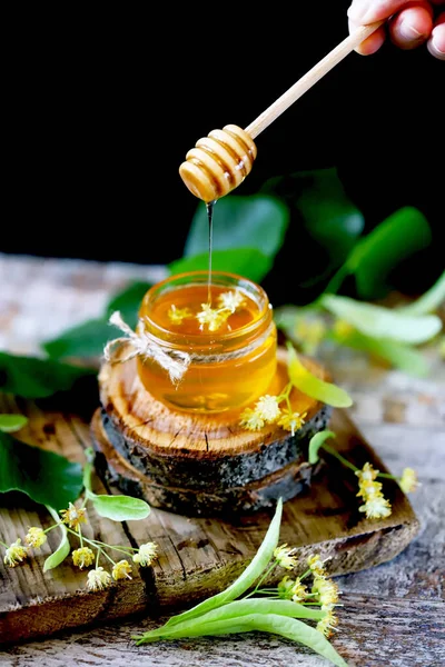 Hou Het Bij Honing Met Lindehoning Linden Honing Een Pot — Stockfoto