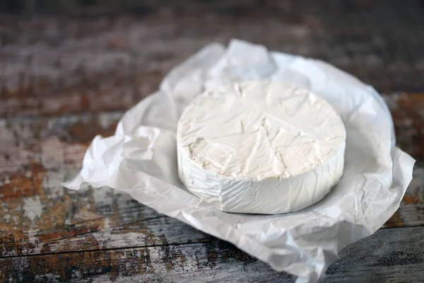 Queijo Camembert Papel Branco Queijo Camembert Fresco — Fotografia de Stock