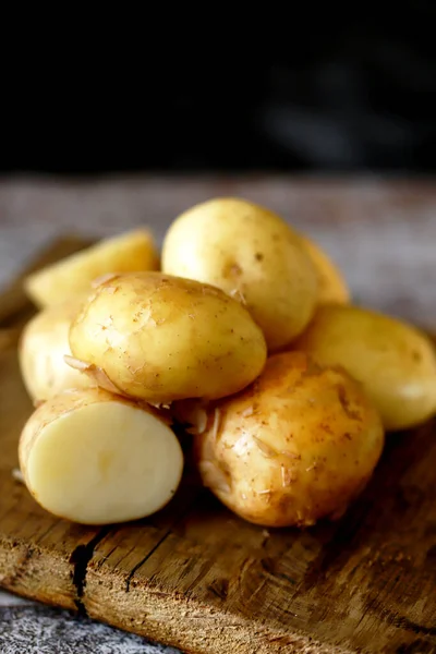 Fresh Raw Potatoes Wooden Surface Fresh Raw Potatoes Wooden Surface — Stock Photo, Image