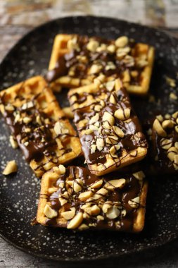 Çikolatalı ve fındıklı Fransız waffle 'ı. Waffle yapmak