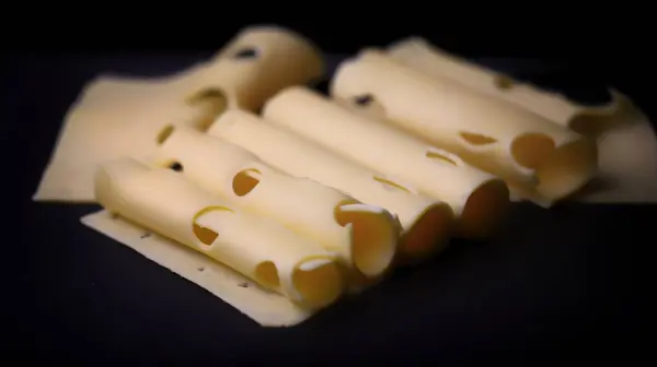 치즈를 판위에 — 스톡 사진