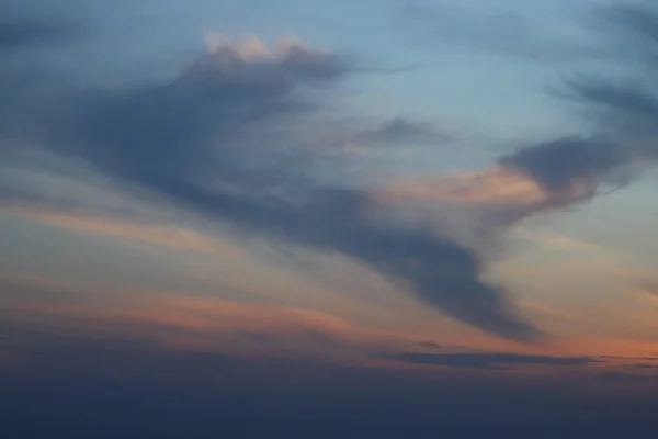 天气晴朗的夏夜天空 — 图库照片