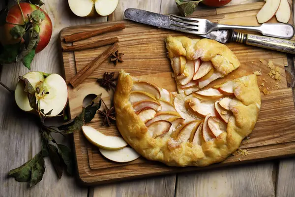 Appelkoekje Een Houten Plank Met Galette Zelfgemaakt Bakken Toetje Met — Stockfoto