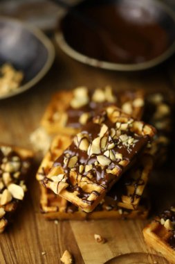 Çikolatalı ve fındıklı Fransız waffle 'ları..