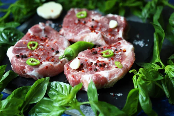 Filetes Carne Cruda Con Especias Albahaca Filetes Cerdo — Foto de Stock