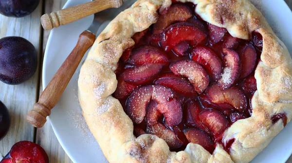 Selektiver Fokus Startseite Pflaume Galette — Stockfoto