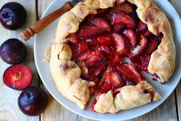 Selektiver Fokus Startseite Pflaume Galette — Stockfoto