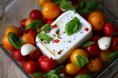 Seçici odaklanma. Feta domates ezmesi tarifi.