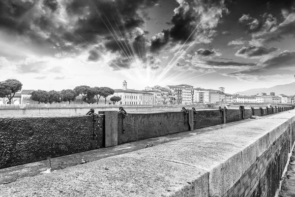 Mamparos de protección al río Arno — Foto de Stock