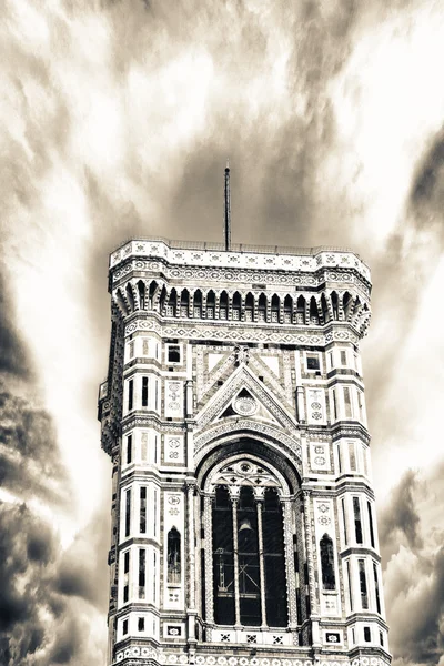 Beautiful view of the campanile in Florence — Stock Photo, Image