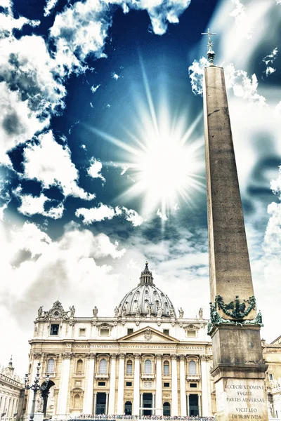 Espectacular vista de San Pedro en Vatrican, Roma — Foto de Stock