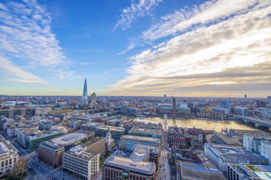Londra manzarası üzerinde Bautiful gökyüzü