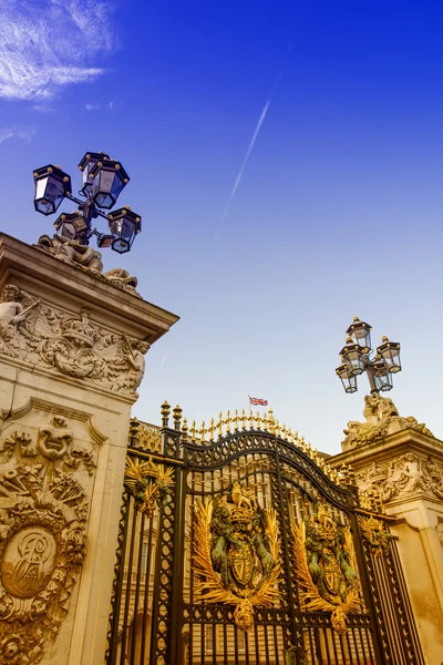 Palácio de Buckingham, o verdadeiro portão, Londres . — Fotografia de Stock