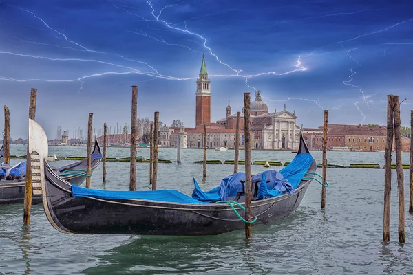 Góndola de fondo Iglesia de San Jorge en Venecia —  Fotos de Stock