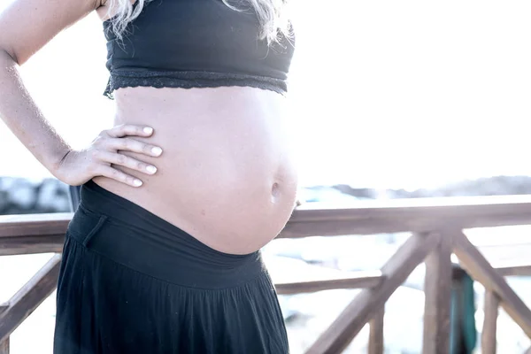 Mulher Grávida Praia Perfil Barriga — Fotografia de Stock