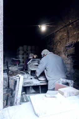 Marakeş, Fas 'ta fayans ustası.