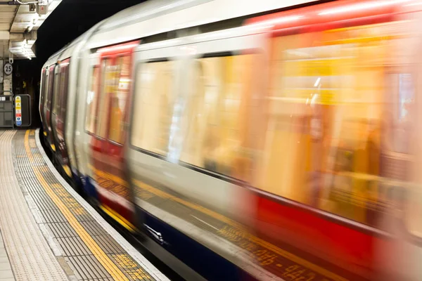 Subway Annalkande Tågstation London — Stockfoto