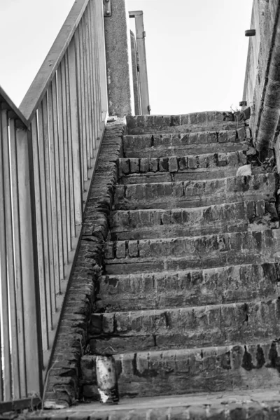 Viejas Escaleras Ladrillo Decadencia Suciedad Ciudad — Foto de Stock