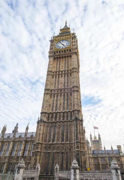 BigBen weergave van onderen — Stockfoto