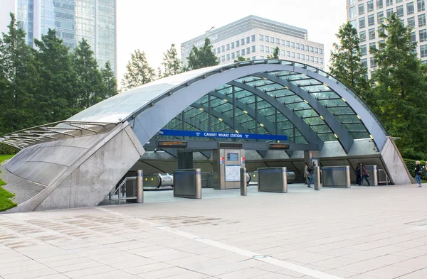 London - 28 September: Canary Wharf tunnelbanestation, septembe — Stockfoto