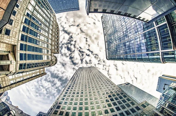 Vista de calle de los rascacielos de Londres — Foto de Stock