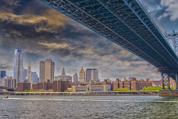 Бруклинский мост и Манхэттен — стоковое фото