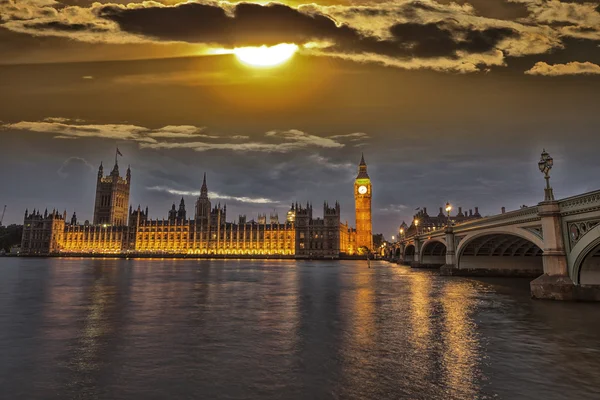 Hermosa vista de Westminster por la noche — Foto de Stock