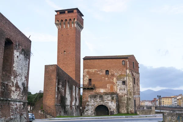 Antiguo castillo en Pisa — Foto de Stock