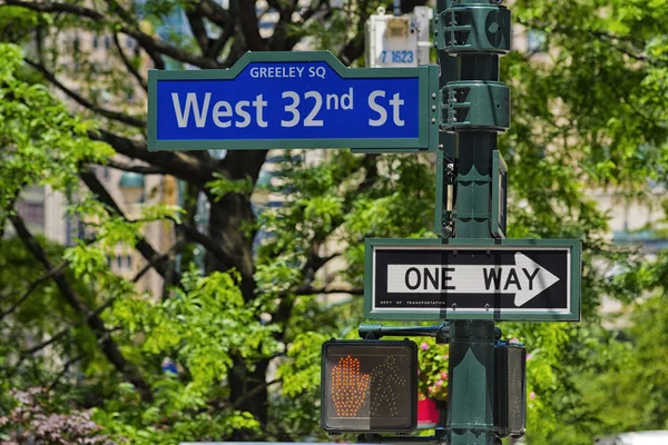 West 32nd street tecken, New York City — Stockfoto
