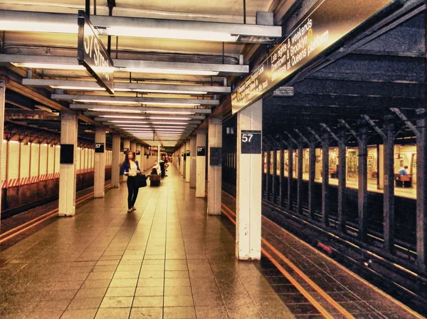 Внутри станции метро — стоковое фото