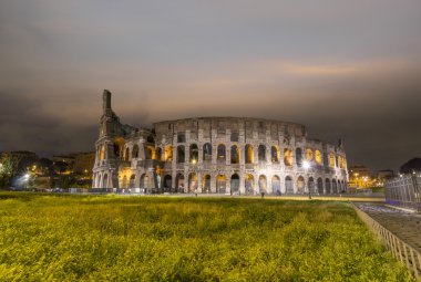 colosseum gece güzel görünümü