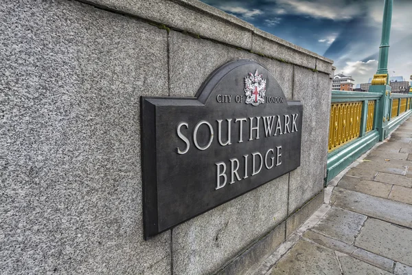Señal del puente Southwark —  Fotos de Stock